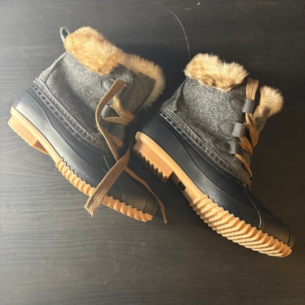Maurices Women’s Millie Faux Fur Duck Boots Size 8.5 Gray Black Fall Winter - Picture 2 of 8
